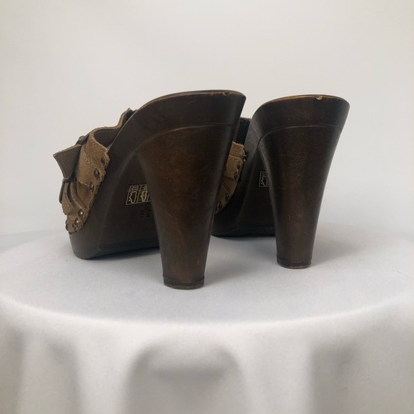 B2 mule high heels. Wood and Suede. Used, but in good condition. Size 8, brown. - Picture 4 of 10
